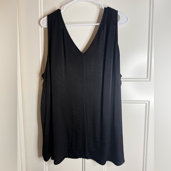 Women’s Nordstrom V-Neck Tank Tops - Black and White, 4X - Picture 10 of 16